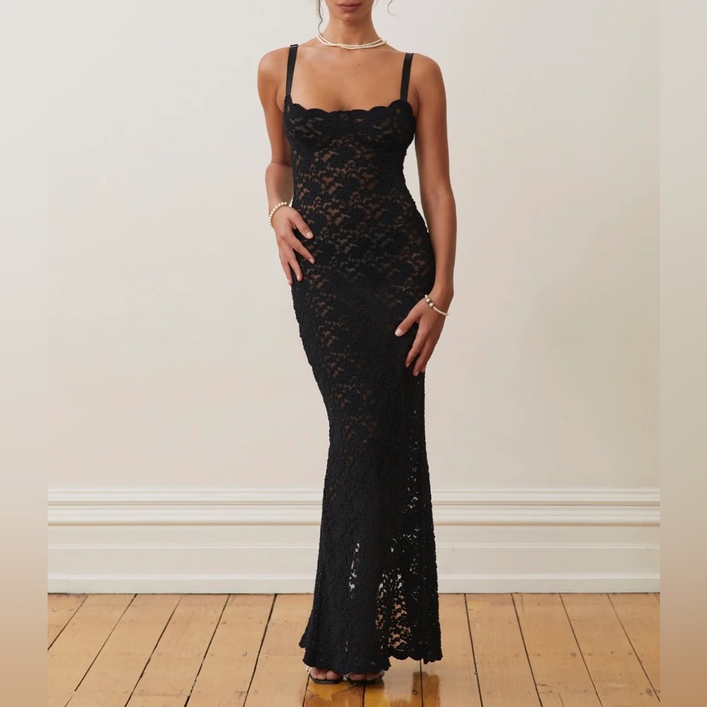 IN SEARCH OF ARCINA ORI MARGOT DRESS IN WINE OR BLACK COLOR